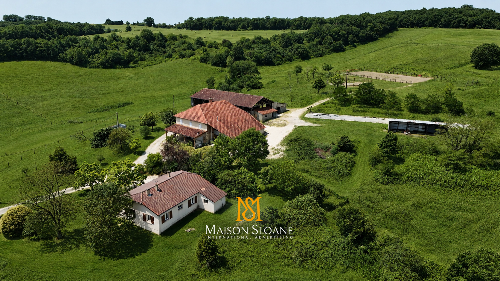 Propriété avec Deux Maisons & Vastes Dépendances