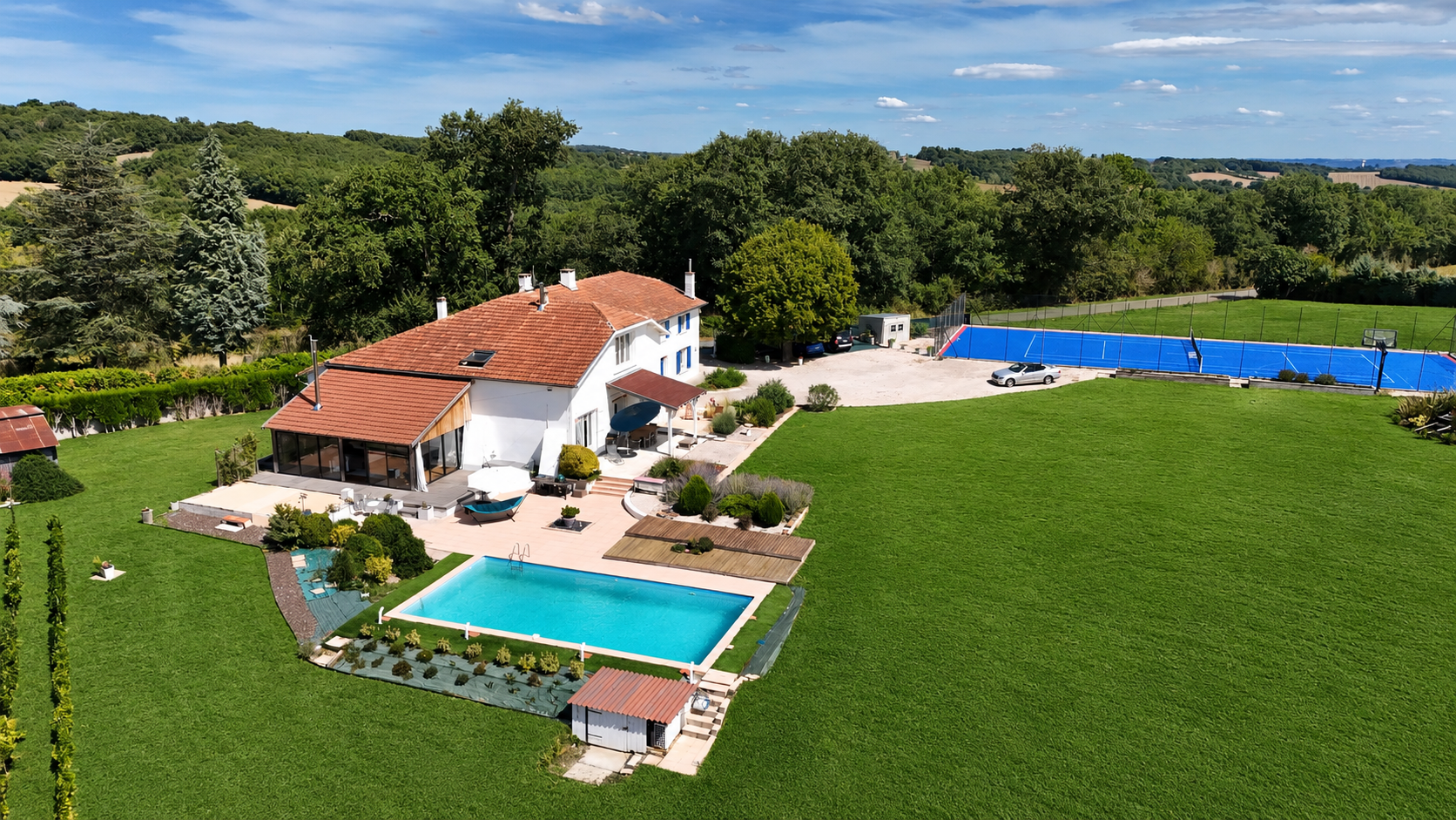 Corps de Ferme Rénové avec Vue Pyrénées, Piscine & Tennis
